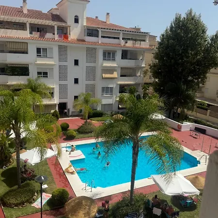 Carihuela Plaza Del Remo Torremolinos